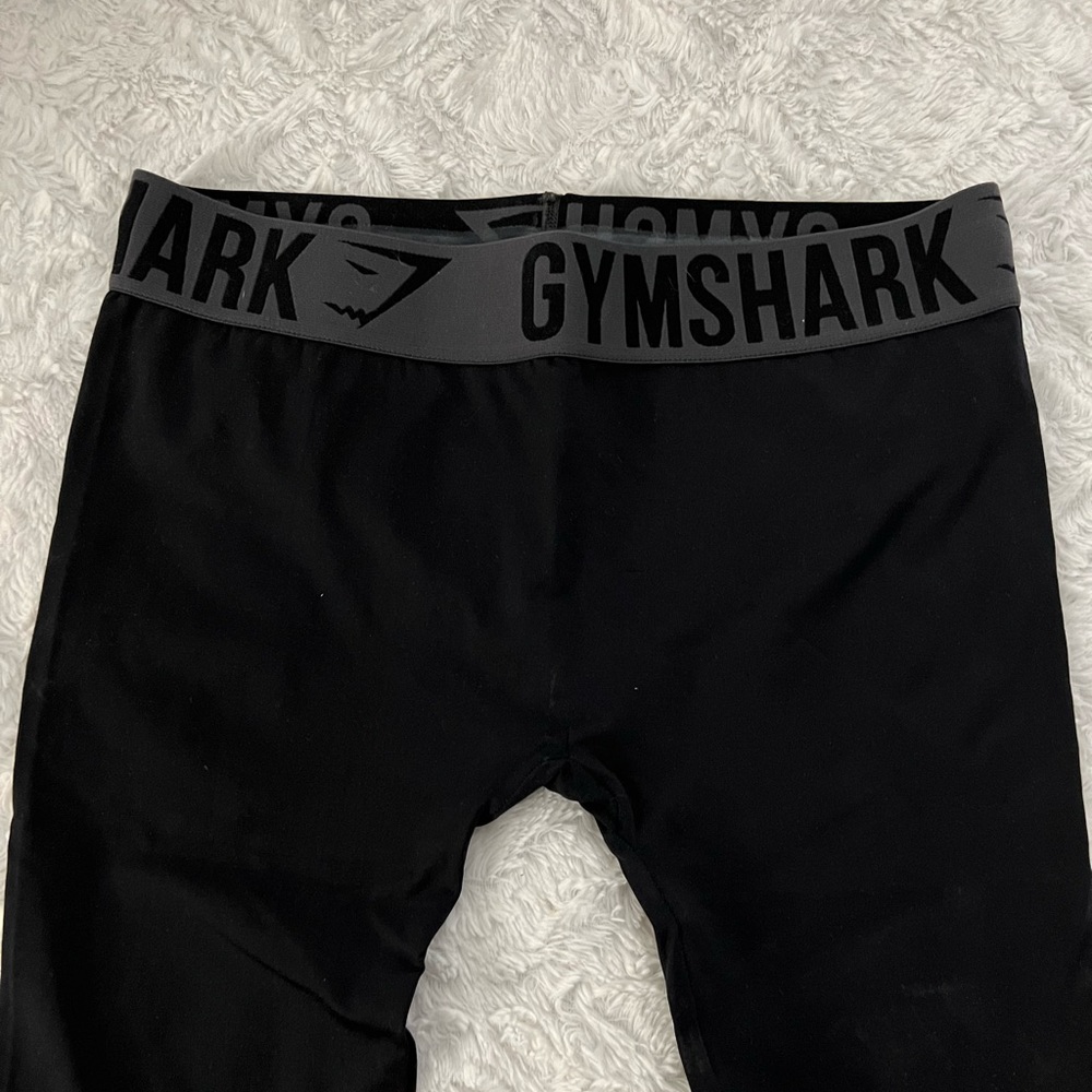 Gym shark leggings